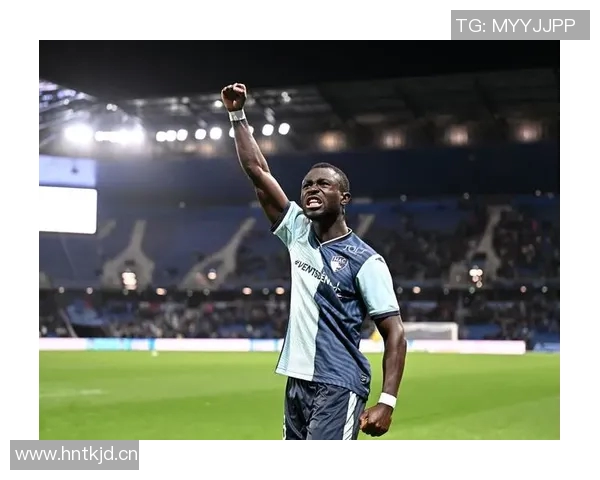 17岁塞内加尔中场达博试训曼联表现出色引发关注