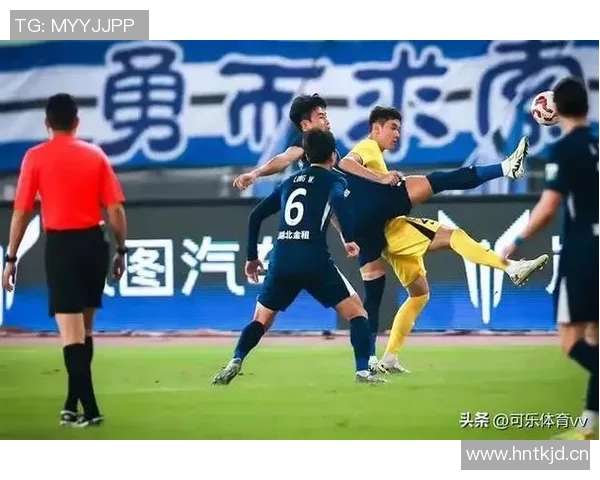 客胜三镇成功保级球迷热情迎接深圳新鹏城全队归来