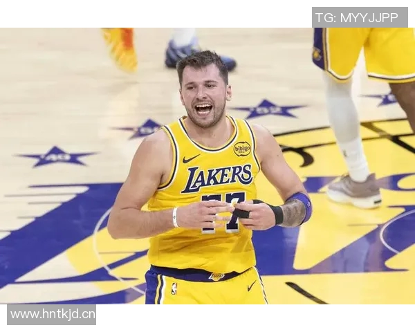 弗莱对艾顿发声：学习莱夫利和东契奇的传球技巧提升自己