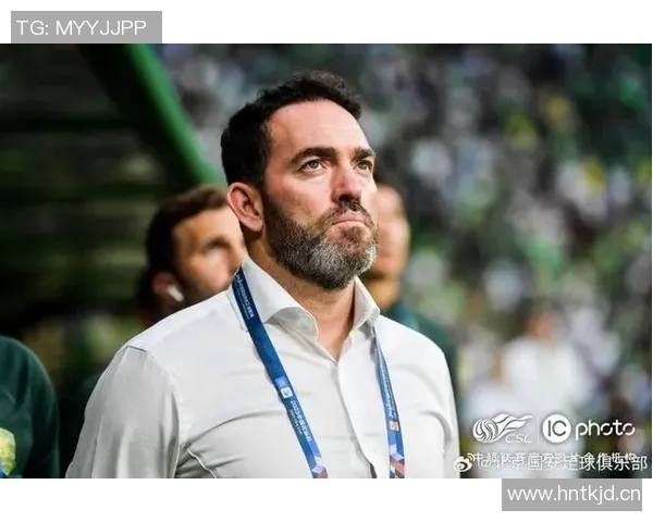 老友重聚亚泰主帅苏亚雷斯与国安队工作人员深情相拥展现友谊之情