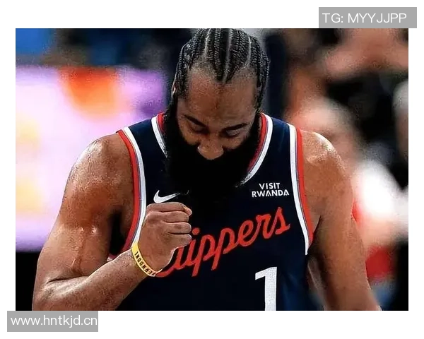 快船关键时刻小范指挥战术泰伦卢在场边无奈围观愤怒表情引热议