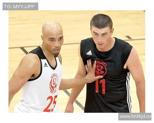 普理查德三分球如雨下砍下30分4篮板2助攻展现惊人实力