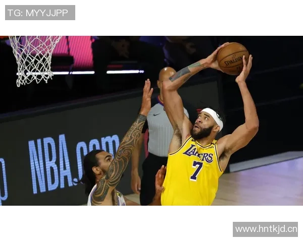 湖人快船球迷现场互动引发热议比卢普斯与FBI成焦点话题